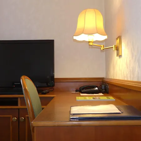 酒店 多姆阿帕特尔酒店 4*