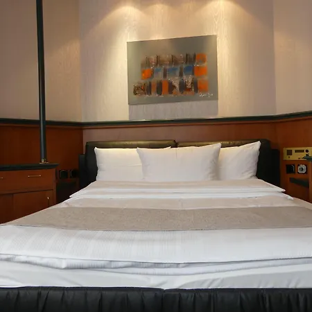 アパーテル アム ドム 4*