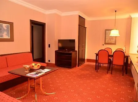 Otel Appartel Am Dom 4*