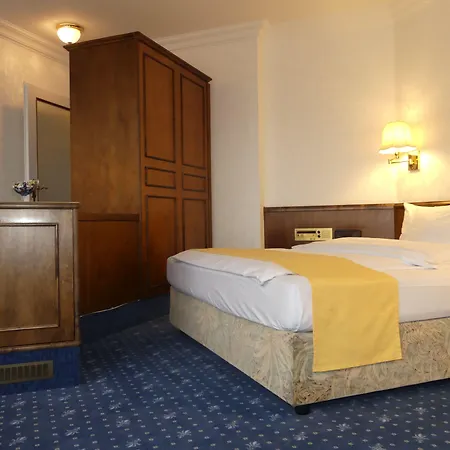 Hotel Appartel Am Dom 4*