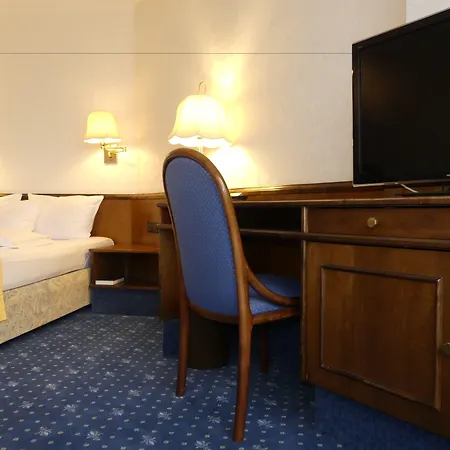 Appartel Am Dom Hotel 4*