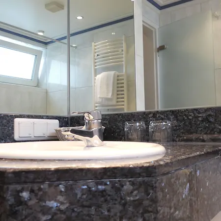 מלון Appartel Am Dom 4*